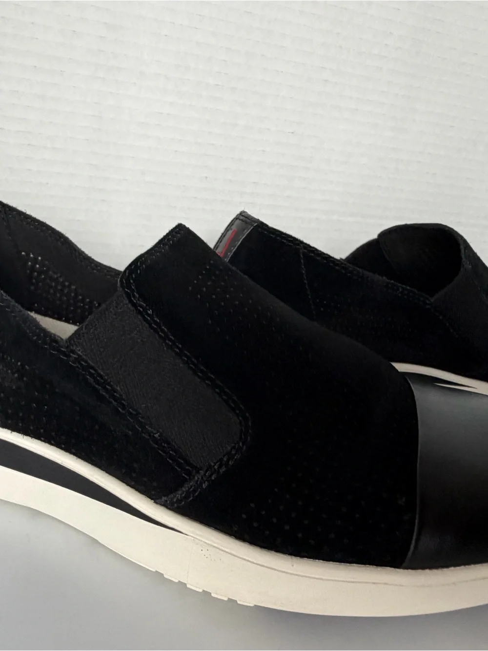 ED Ellen DeGeneres • Women’s Aviana Sneakers •Black Leather • Size 9